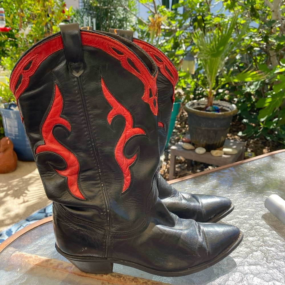Dingo Vintage Black Leather Red Flame Cowboy Western women’s Boots Size 6M